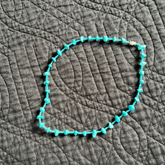 Turquoise coloured necklace - Picture 1 of 2